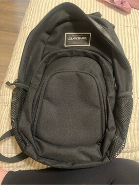 Dakine Black Men's Backpack with Mesh Side Pockets